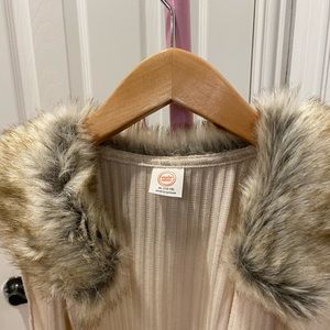 Wonder Nation tan sweater vest with fur color